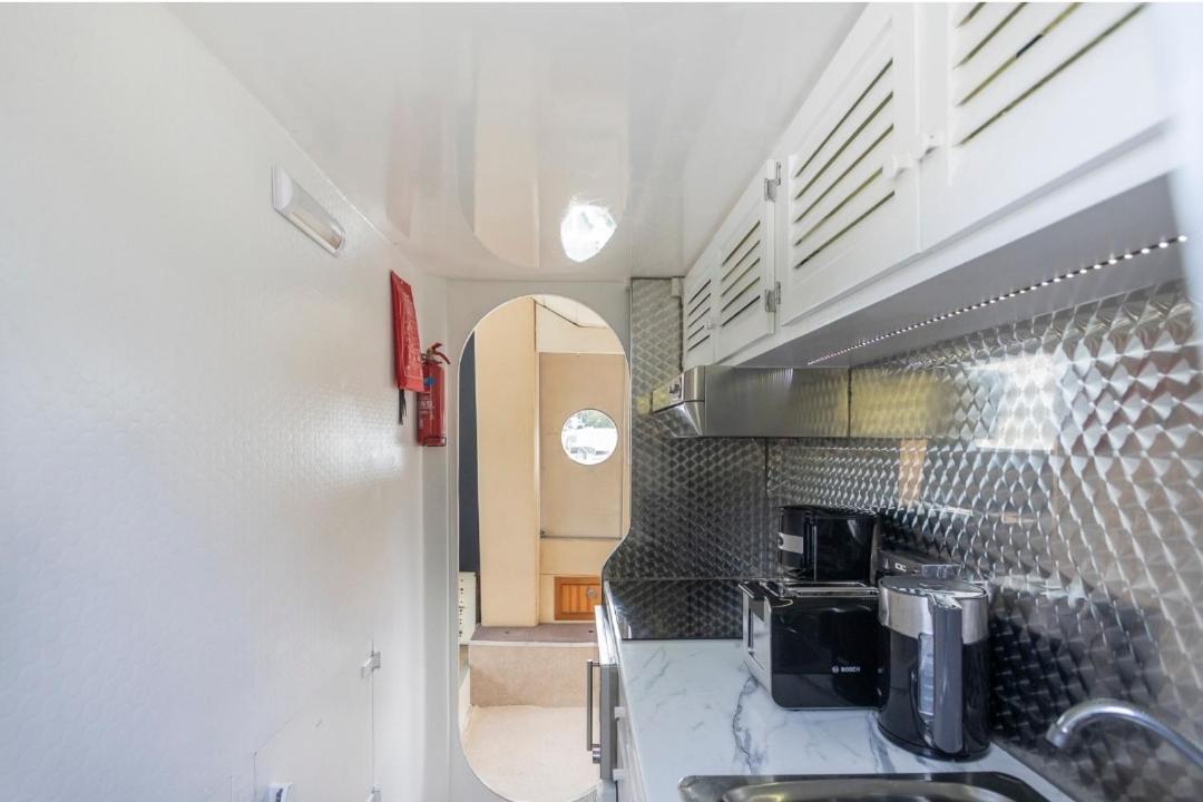 Eucala Motor Yacht Hotel East Molesey Ngoại thất bức ảnh