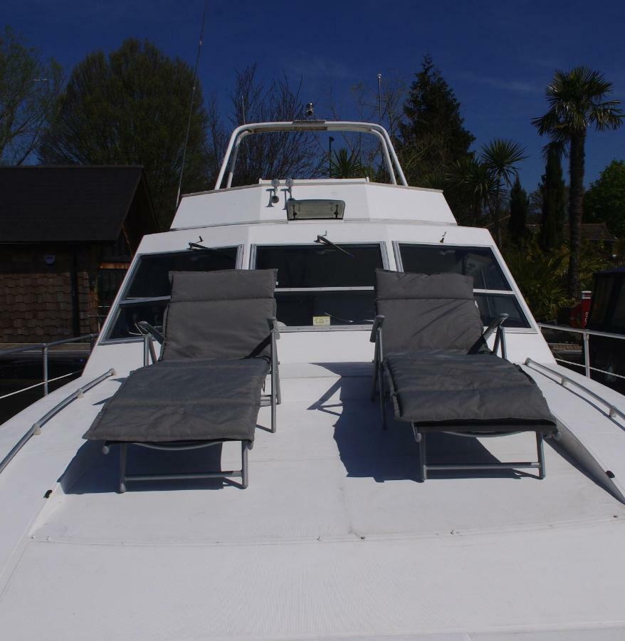 Eucala Motor Yacht Hotel East Molesey Ngoại thất bức ảnh